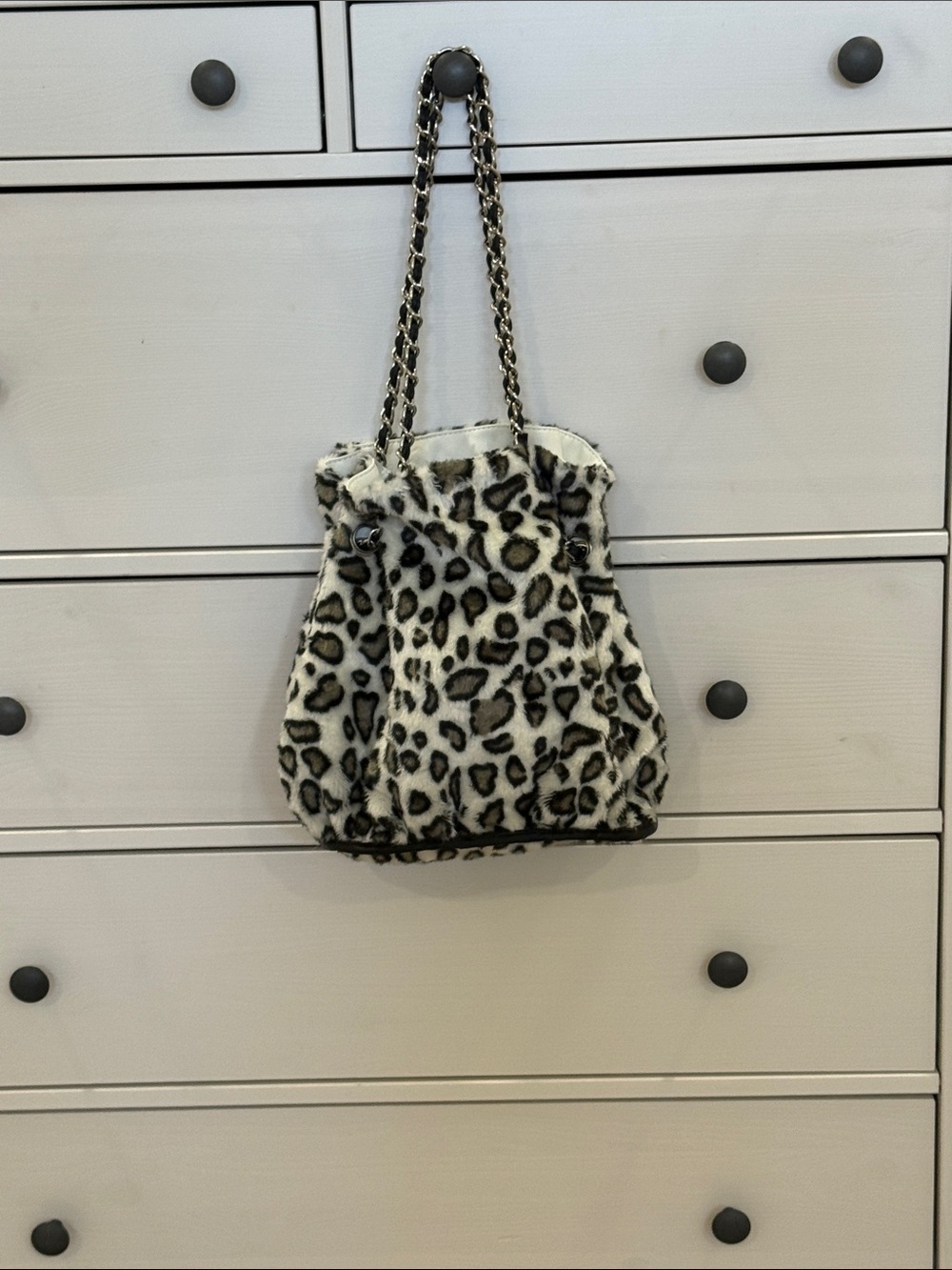 Faux Fur Leopard Shoulder Bag in White/Black